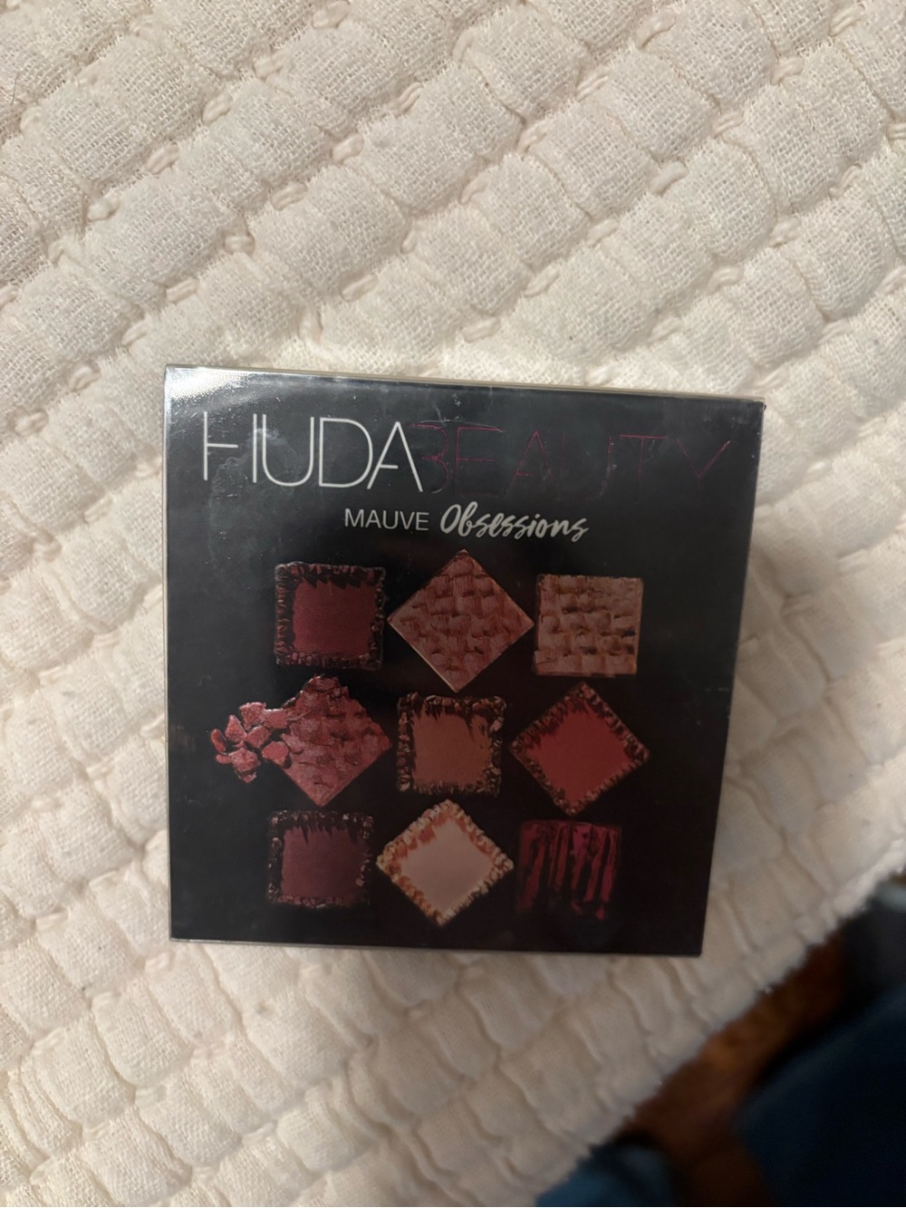 HUDA BEAUTY Mauve Obsessions Eyeshadow Palette - Plum & Dusty Rose Mix